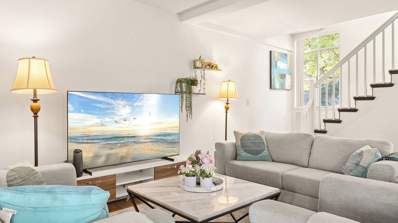 Photo of Livingroom in La Brea