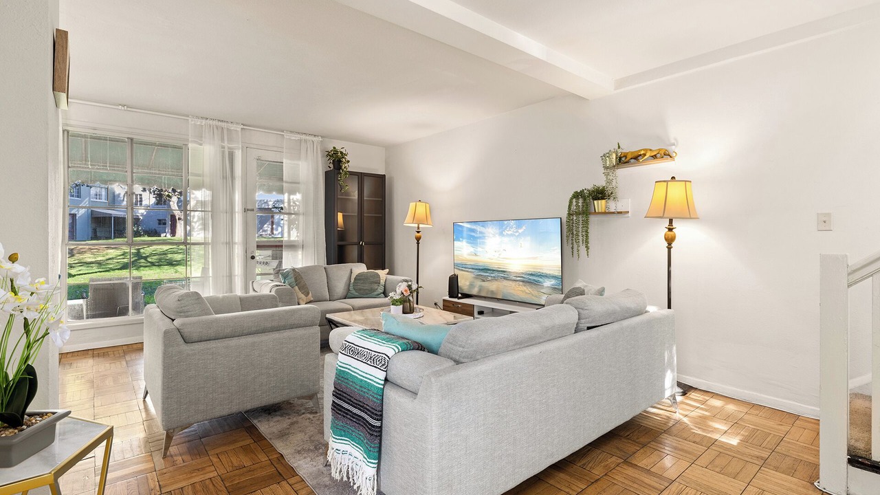 Photo of Livingroom in La Brea