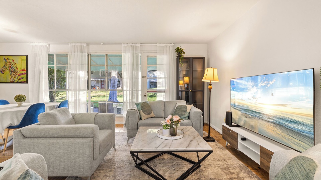 Photo of Livingroom in La Brea