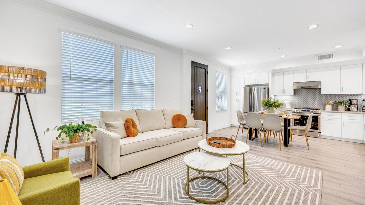 Photo of Livingroom in Mid Central
