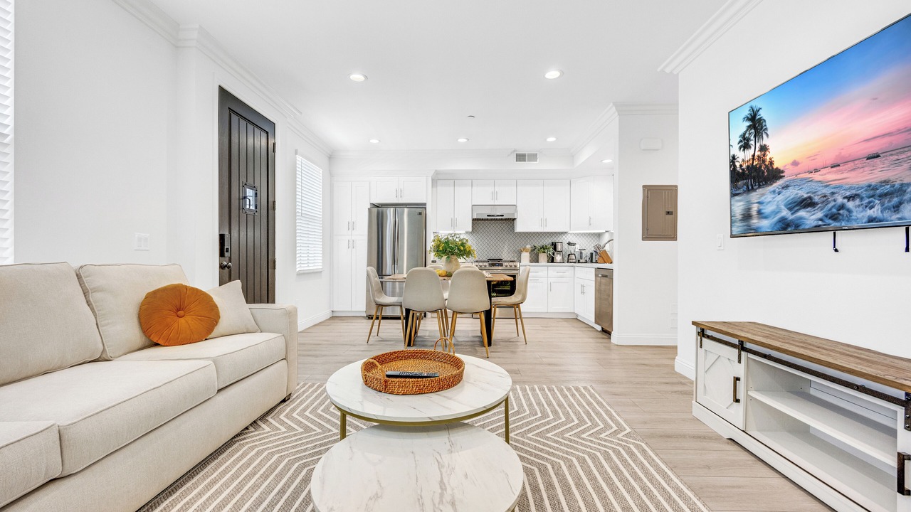 Photo of Livingroom in Mid Central
