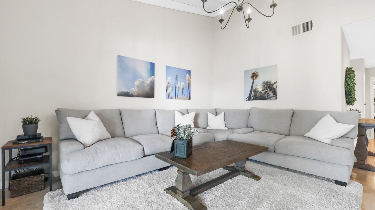 Photo of Livingroom in Bighorn