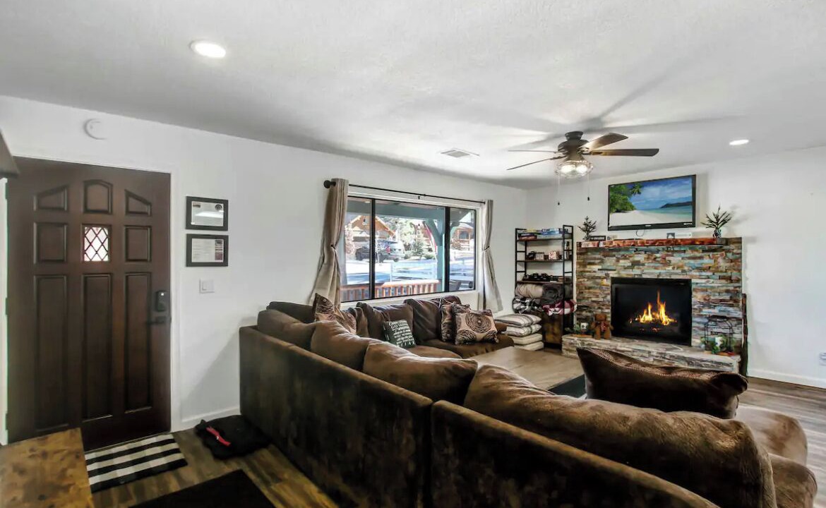Photo of Livingroom in Evergreen Estates