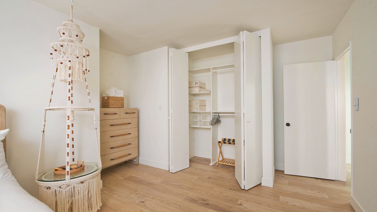 Photo of Bedroom in Gas Lamp Section