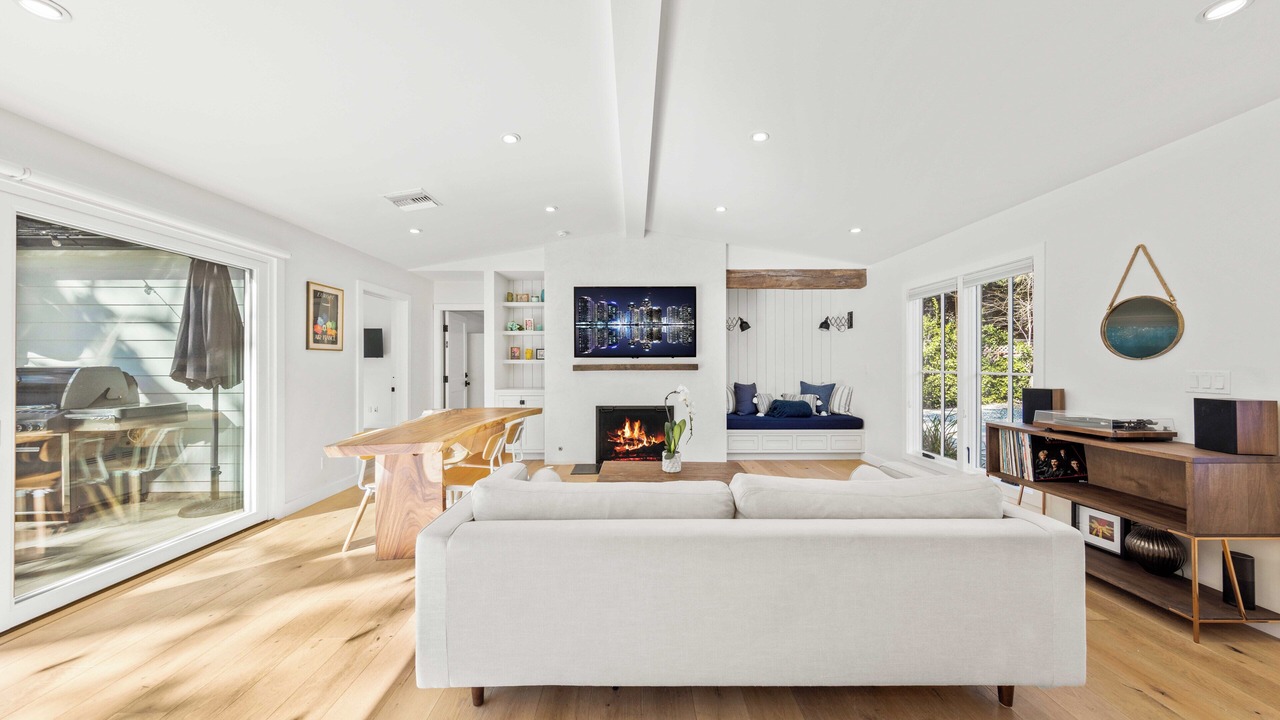 Photo of Livingroom in Beachwood Canyon