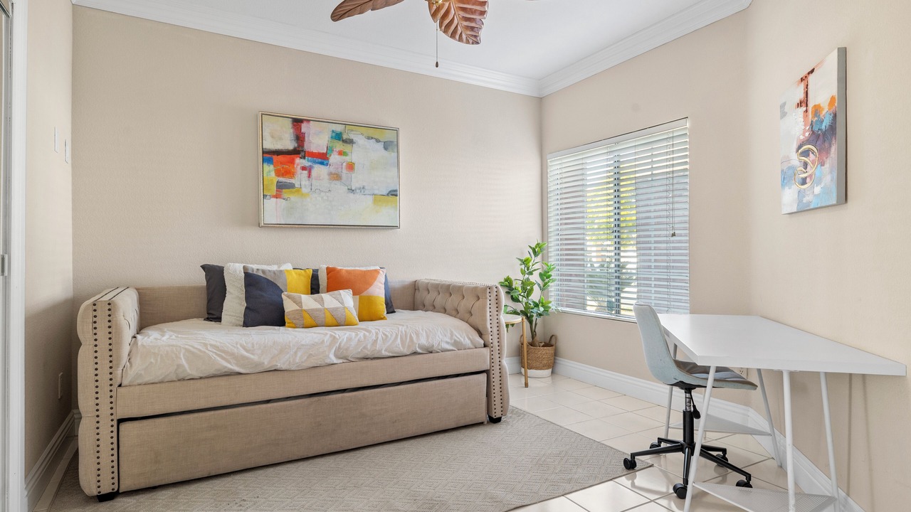 Photo of Livingroom in Corona