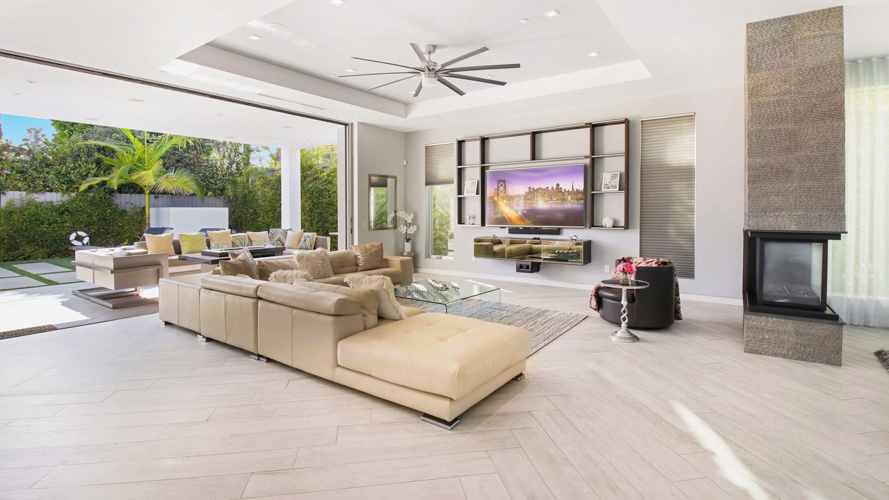 Photo of Livingroom in La Brea