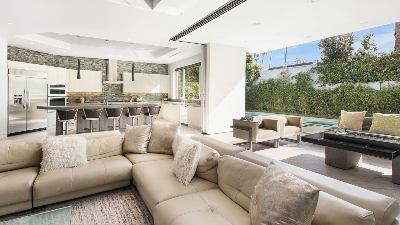 Photo of Livingroom in La Brea