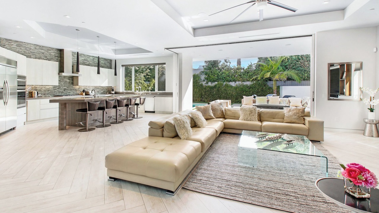 Photo of Livingroom in La Brea