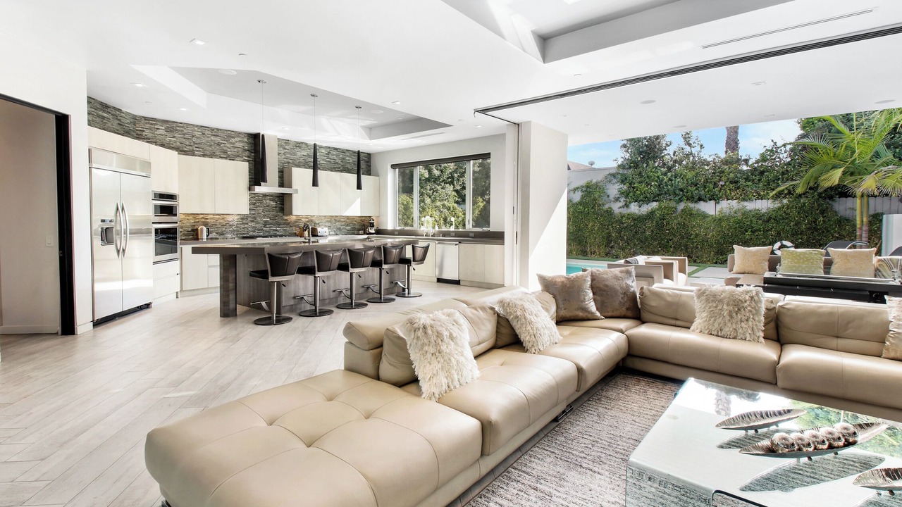 Photo of Livingroom in La Brea