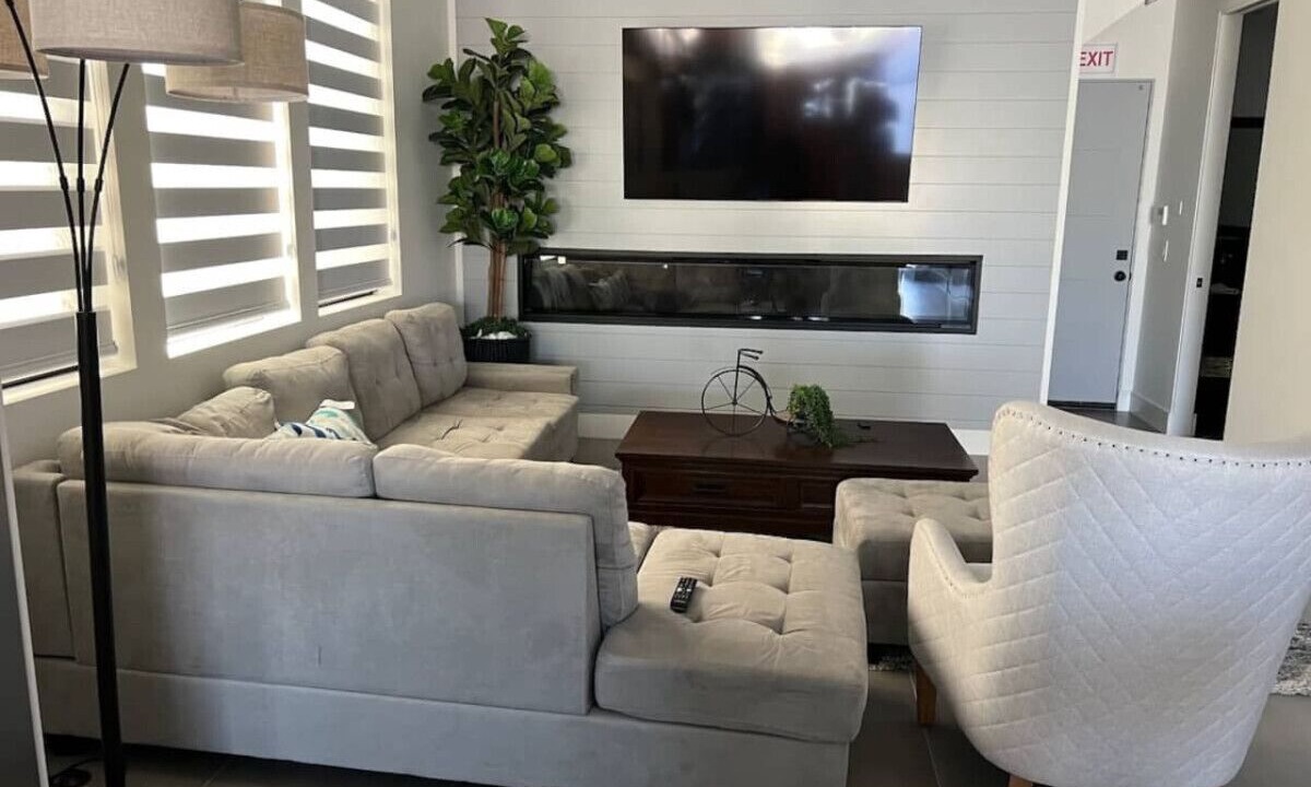 Photo of Livingroom in Yorktown
