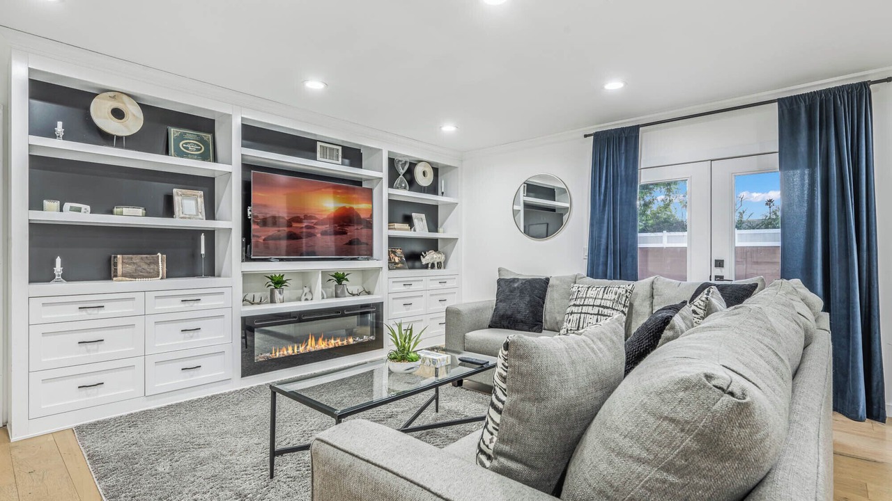 Photo of Livingroom in Northridge