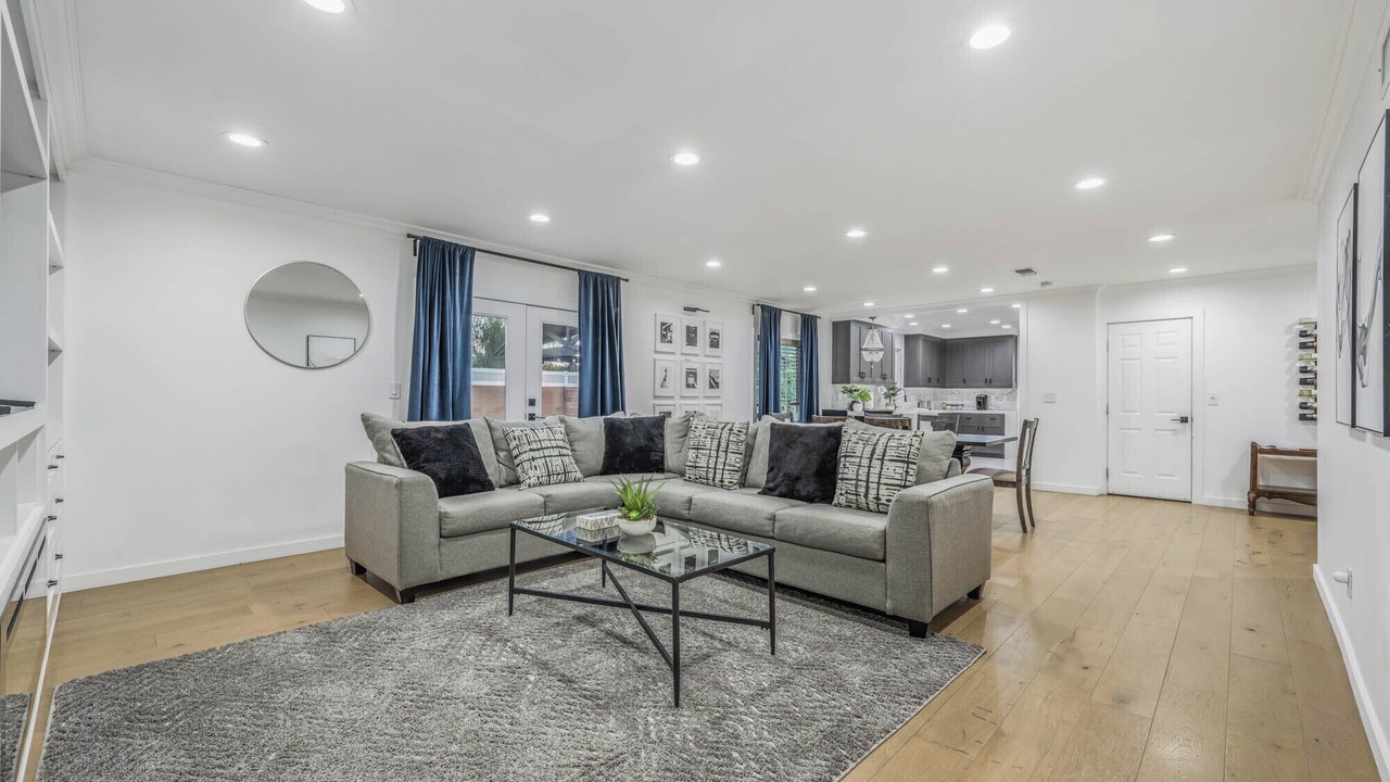 Photo of Livingroom in Northridge