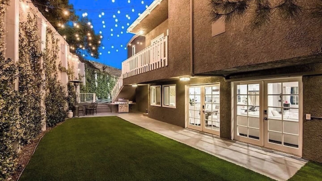 Photo of Outdoor in Woodland Hills