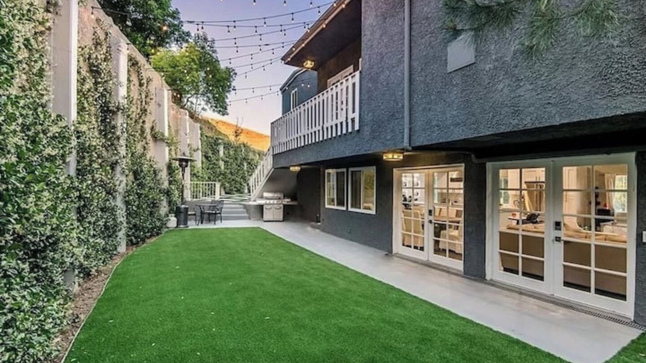 Photo of Outdoor in Woodland Hills