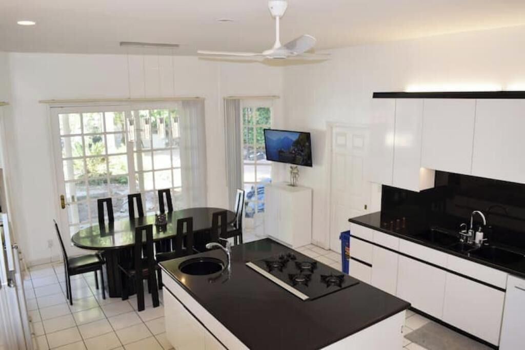 Photo of Kitchen in Encino
