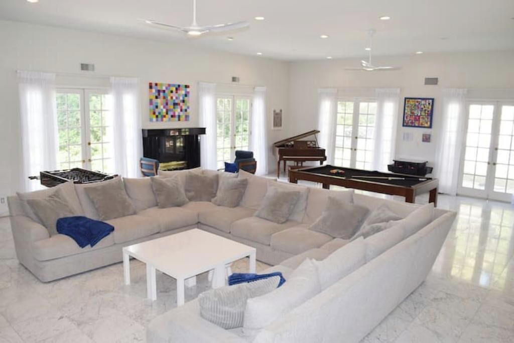 Photo of Livingroom in Encino