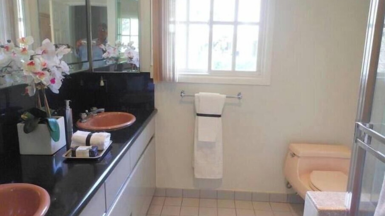 Photo of Bathroom in Encino