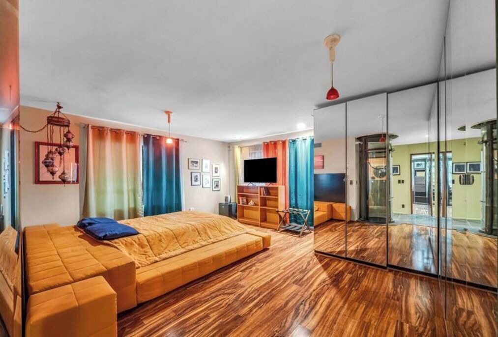 Photo of Bedroom in Altadena