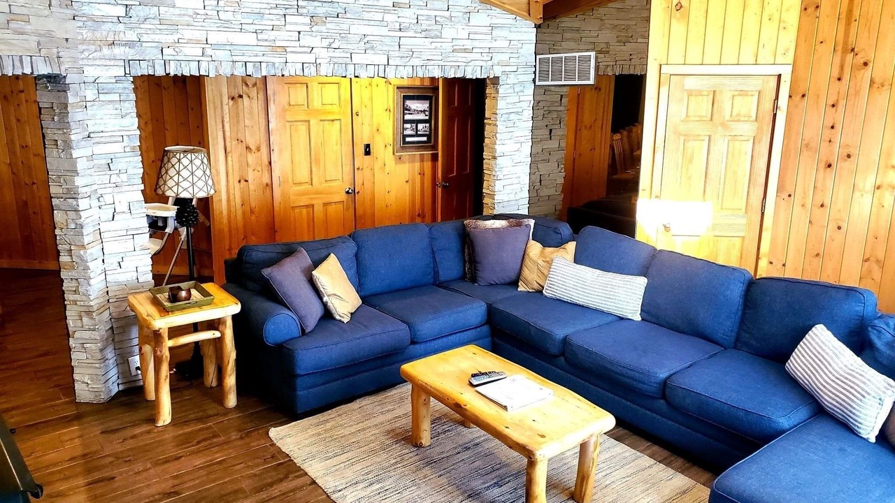 Photo of Livingroom in Summit Estates