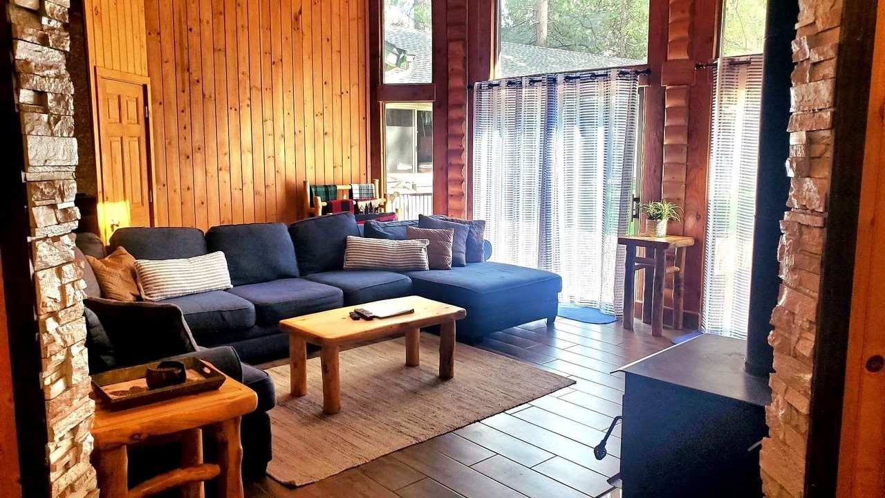 Photo of Livingroom in Summit Estates