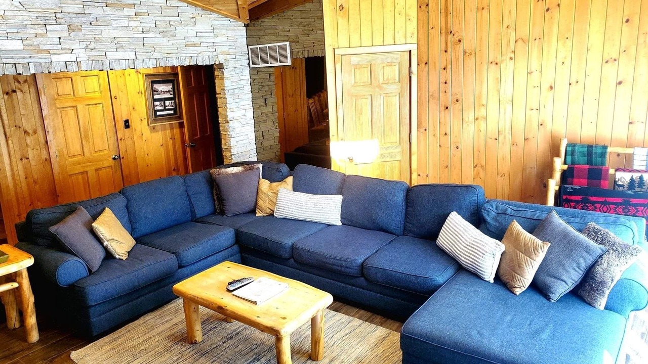 Photo of Livingroom in Summit Estates