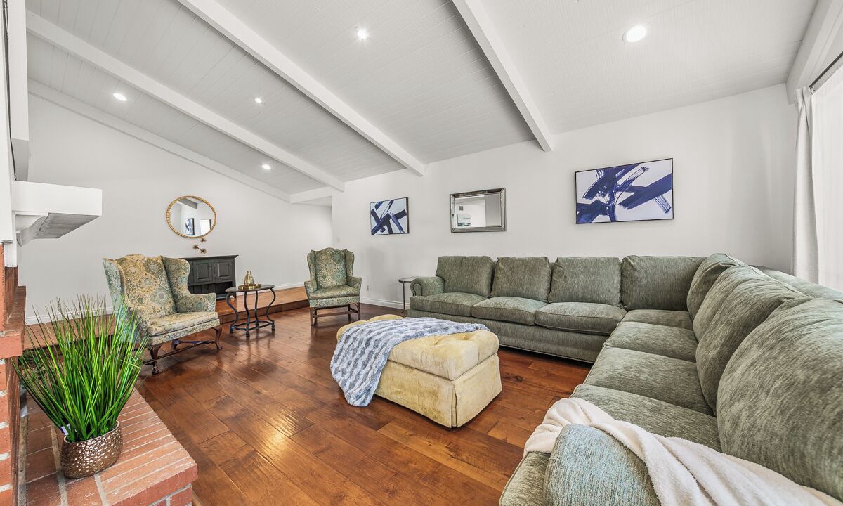 Photo of Livingroom in Chatsworth