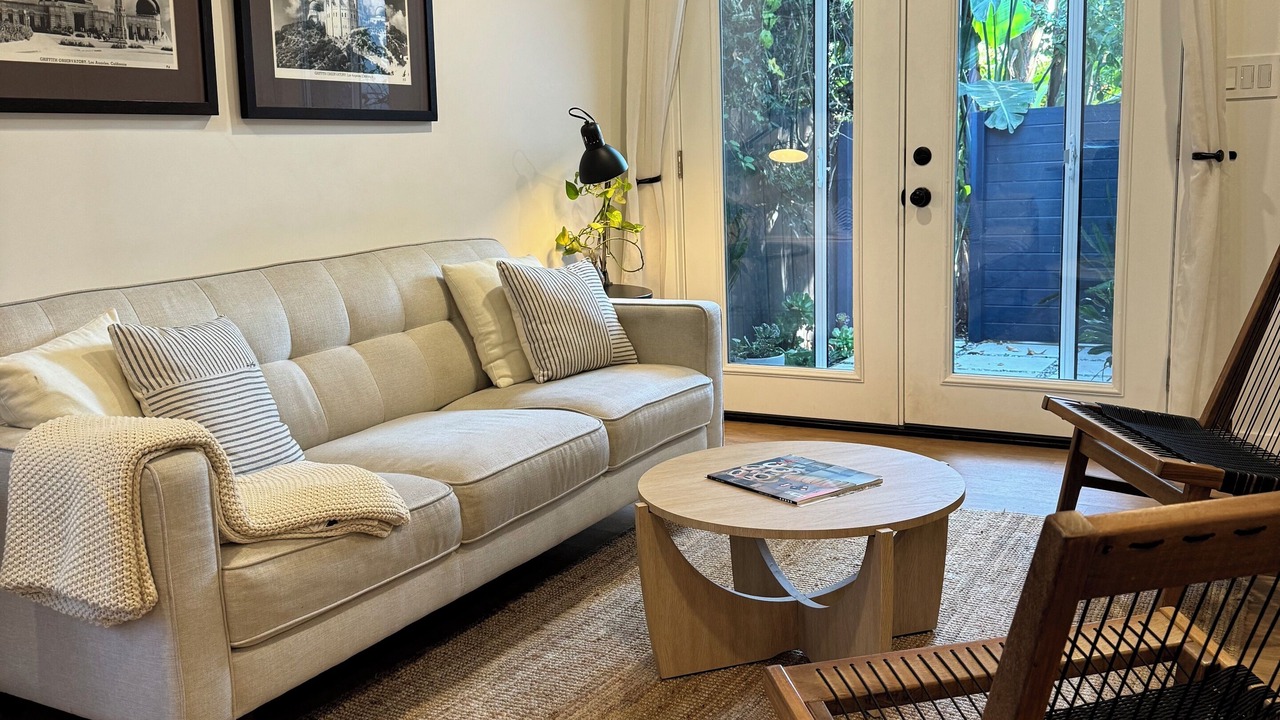 Photo of Livingroom in Mid-Wilshire