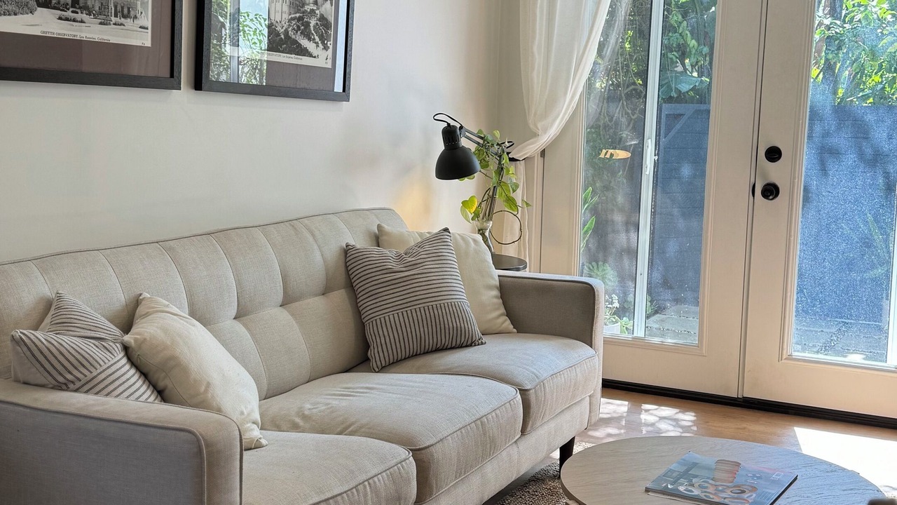 Photo of Livingroom in Mid-Wilshire
