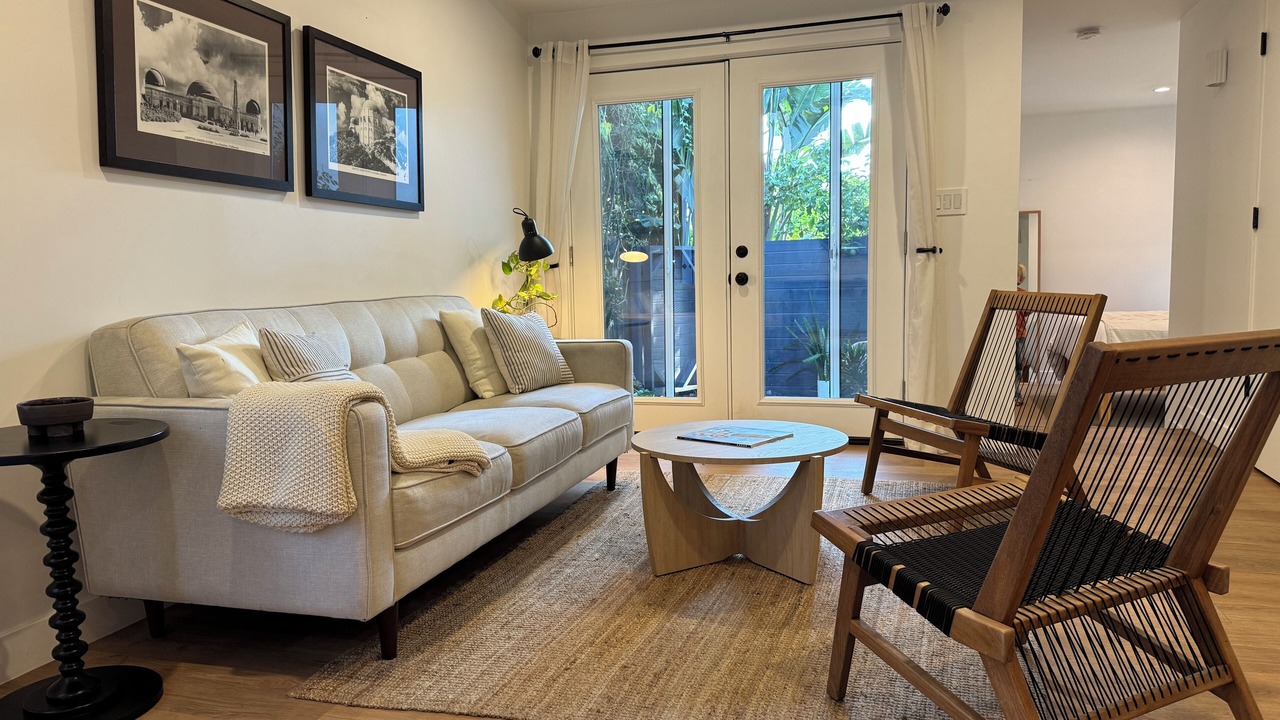 Photo of Livingroom in Mid-Wilshire