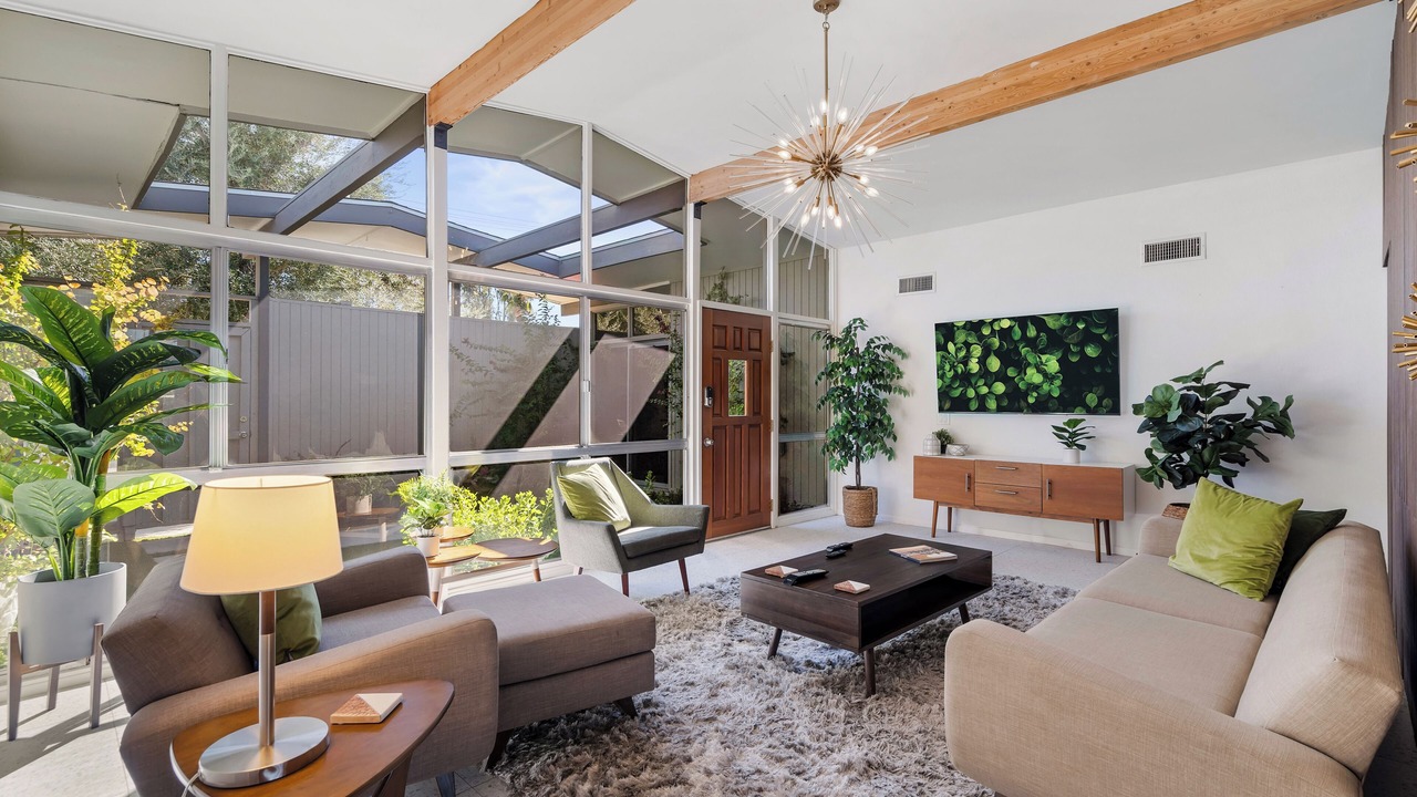 Photo of Livingroom in Palm Desert
