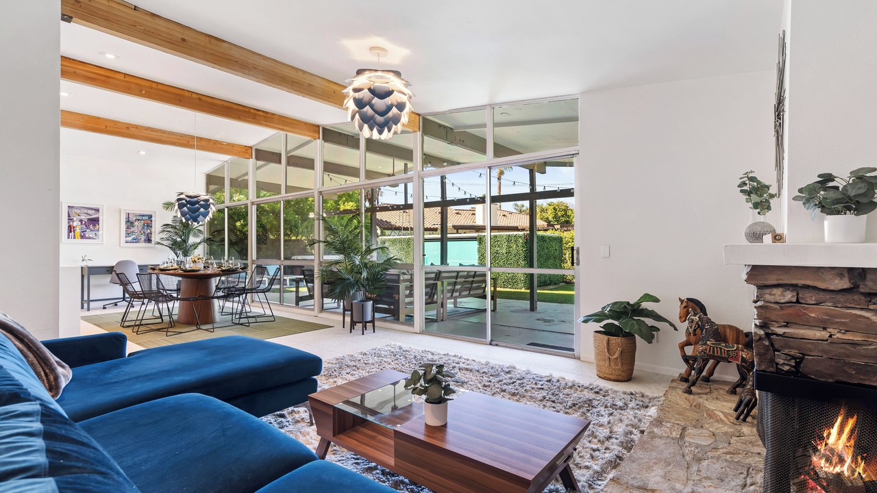 Photo of Livingroom in Palm Desert