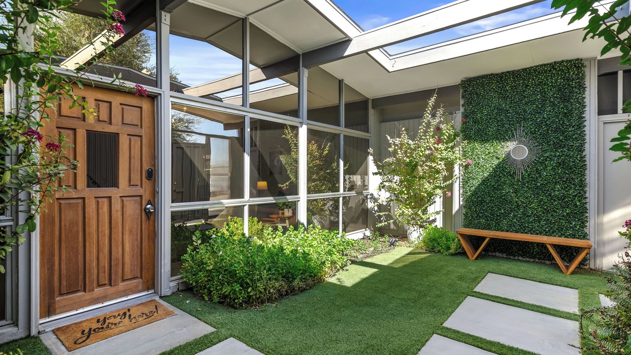 Photo of Patio Balcony in Palm Desert