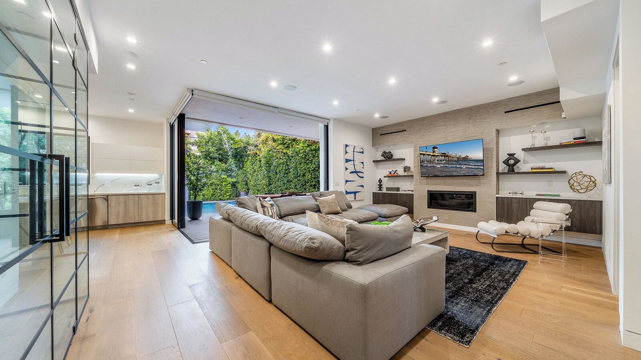 Photo of Livingroom in Sherman Oaks