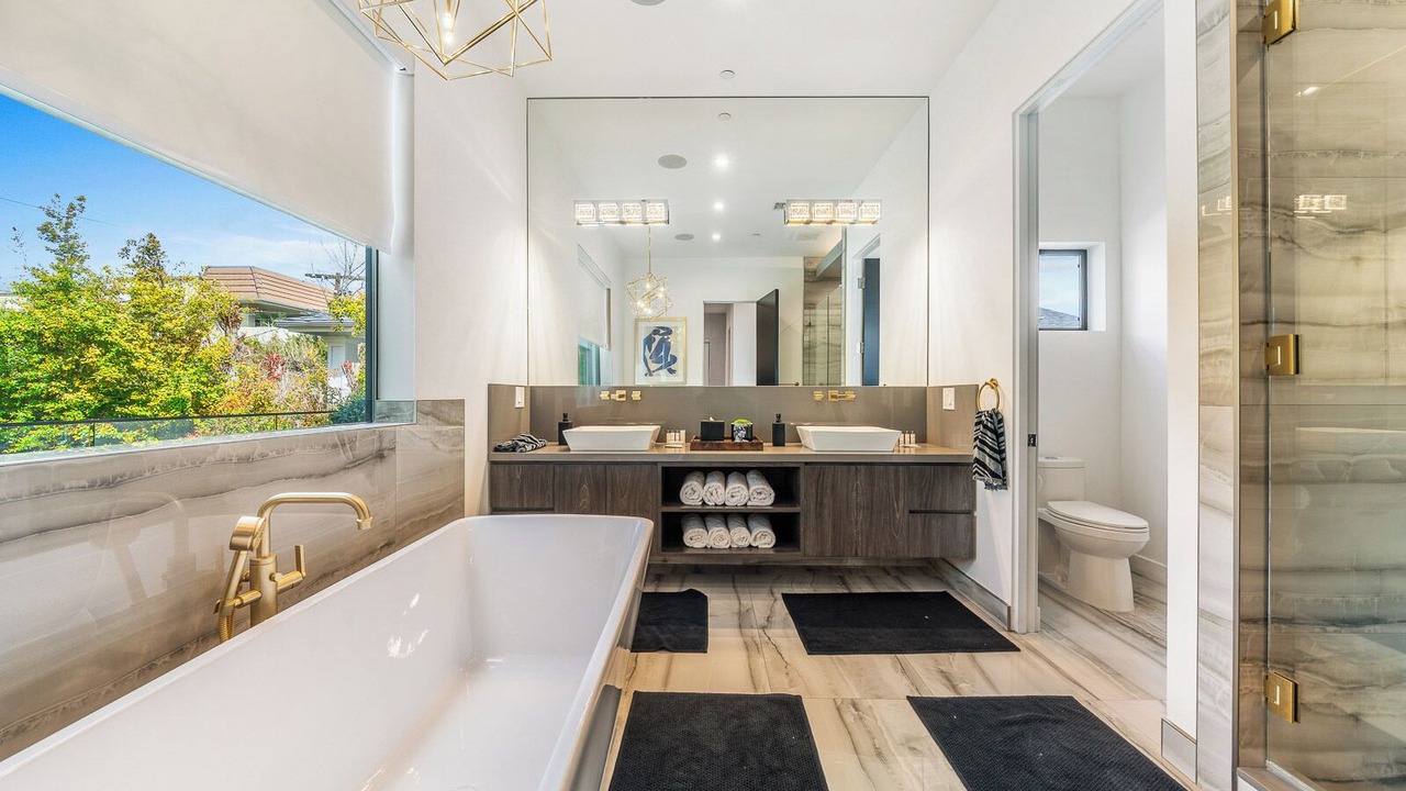 Photo of Bathroom in Sherman Oaks