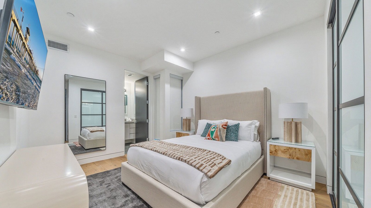 Photo of Bedroom in Sherman Oaks