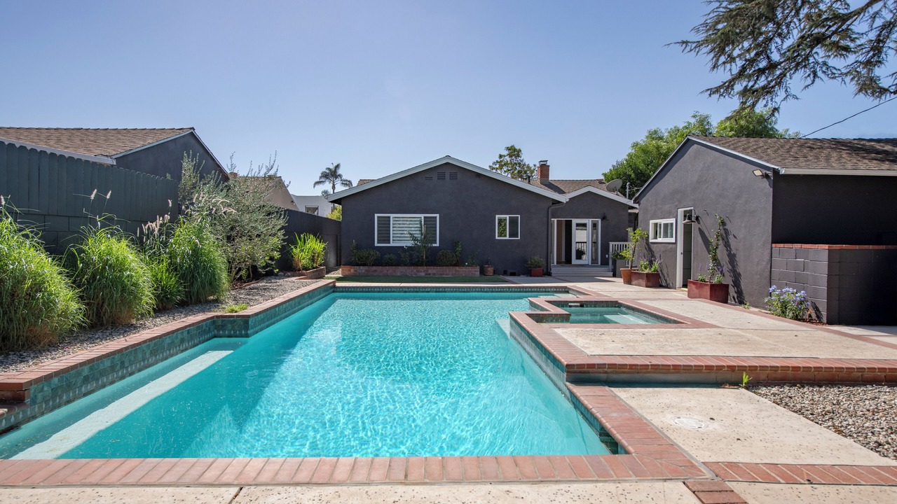 Photo of Outdoor in Valley Glen