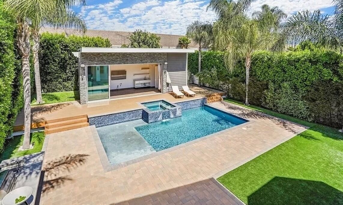 Photo of Outdoor in Valley Village