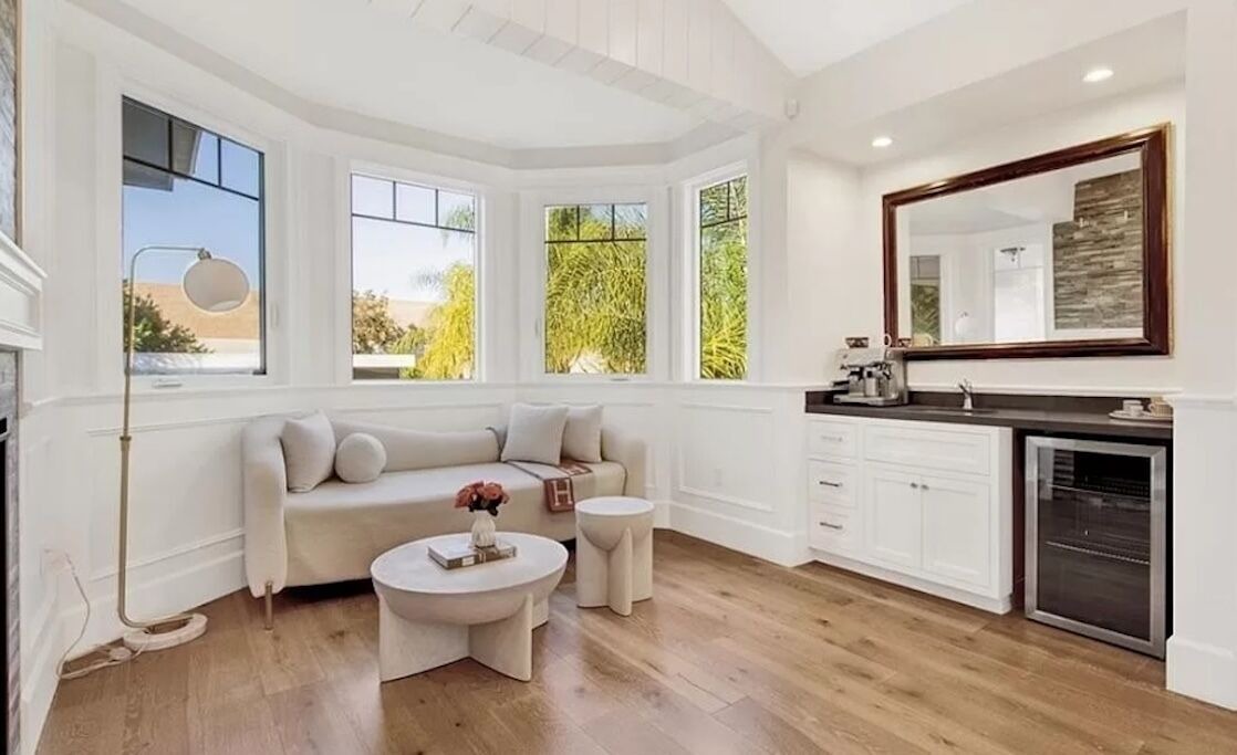 Photo of Livingroom in Valley Village