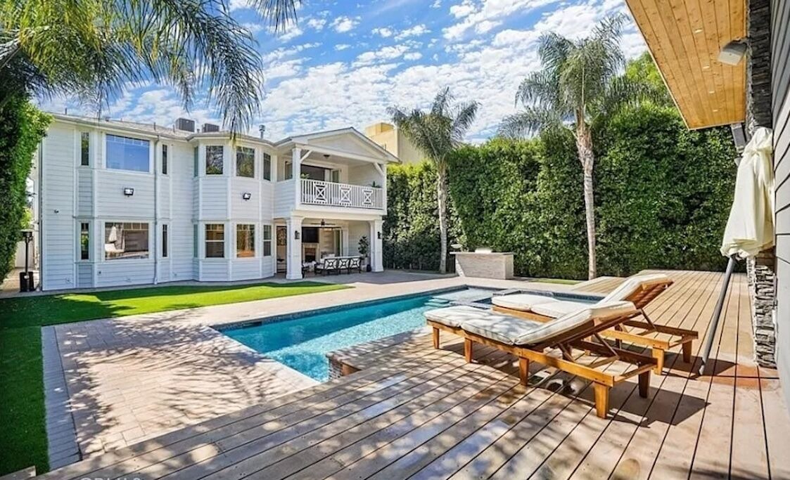 Photo of Outdoor in Valley Village