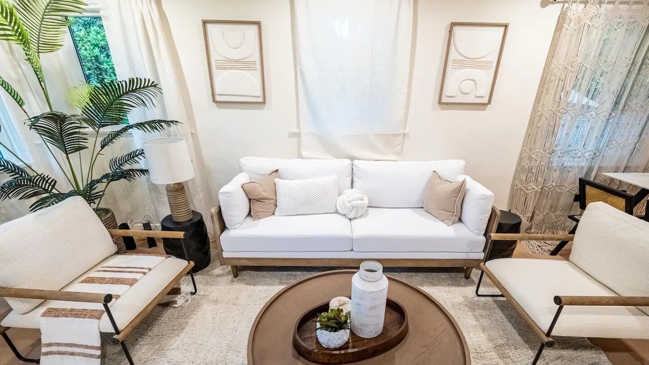 Photo of Livingroom in Altadena