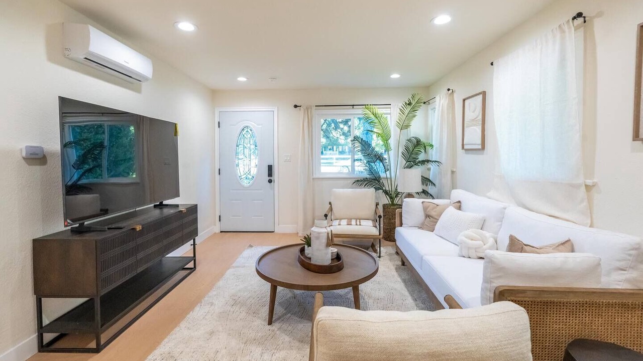 Photo of Livingroom in Altadena