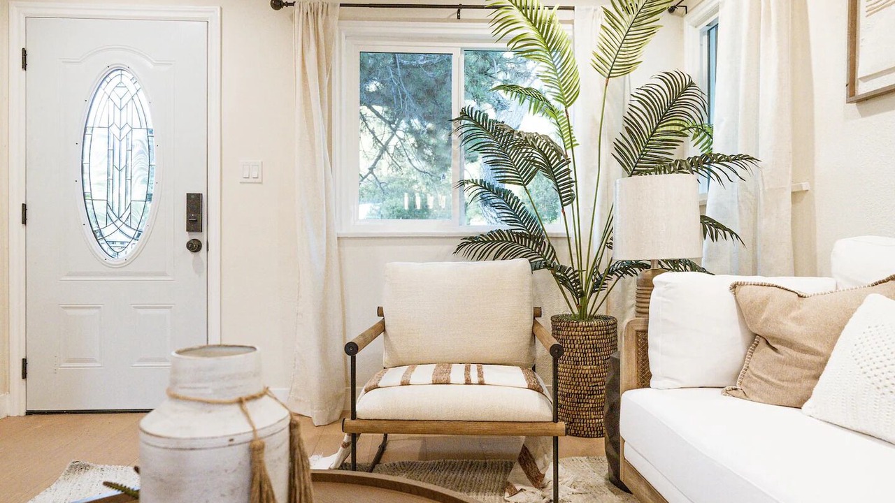 Photo of Livingroom in Altadena
