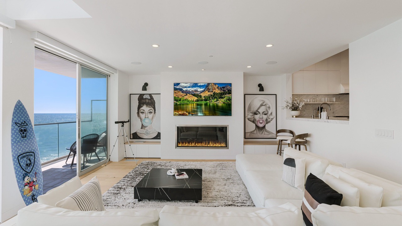 Photo of Livingroom in Eastern Malibu