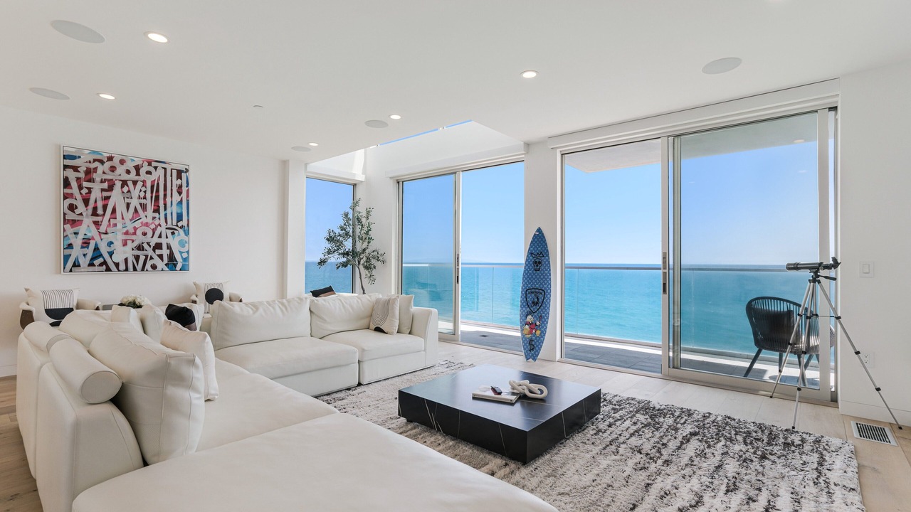 Photo of Livingroom in Eastern Malibu
