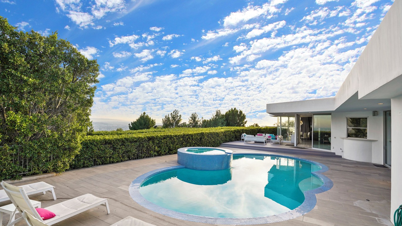 Photo of Outdoor in Hollywood Hills West