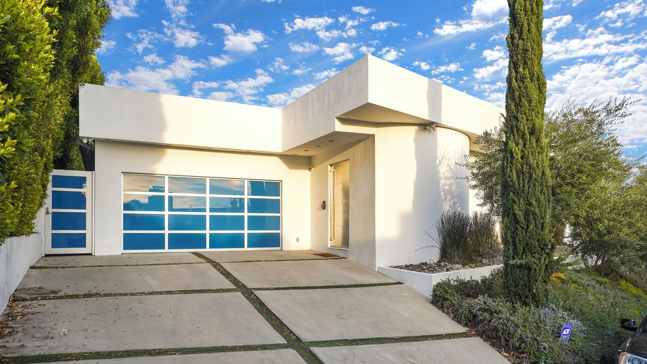 Photo of Outdoor in Hollywood Hills West