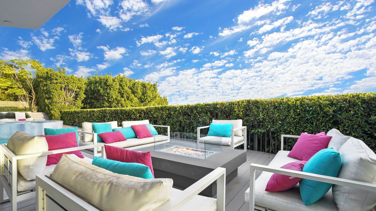 Photo of Outdoor in Hollywood Hills West