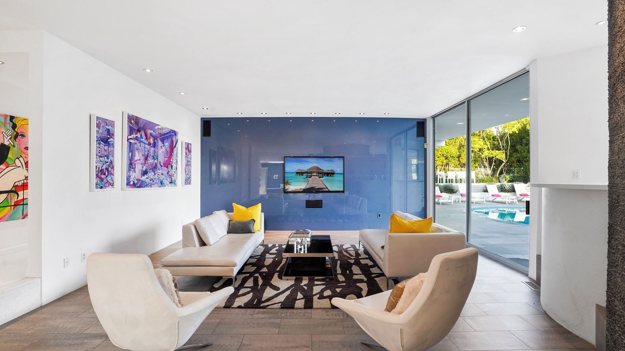 Photo of Livingroom in Hollywood Hills West