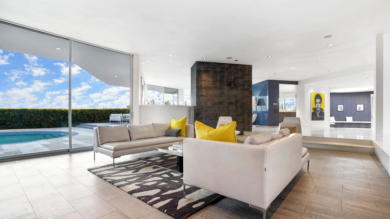 Photo of Livingroom in Hollywood Hills West